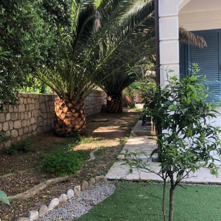 House with front garden and amazing view - Three-Bedroom House - 26