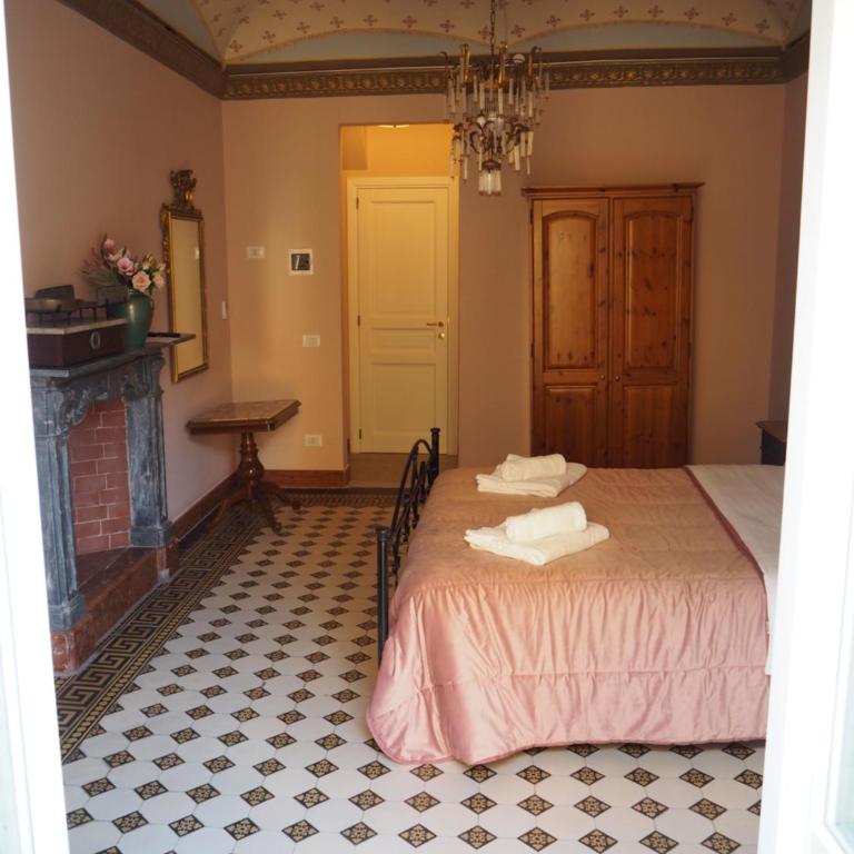 Dimora Lecerf - Double Room with Balcony - 7