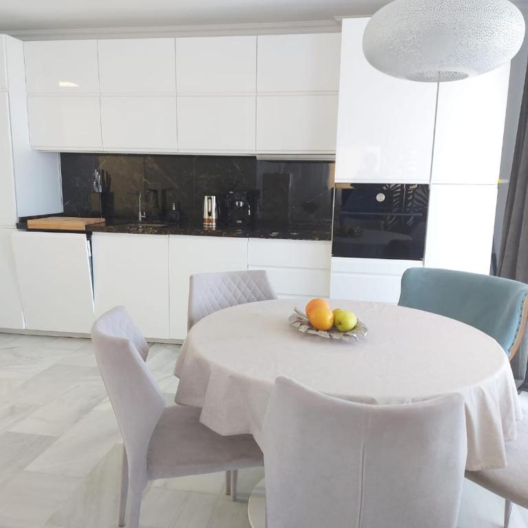 2 BR Beachfront apartment in Estepona, Malaga. - Apartamento de 2 dormitorios - 5