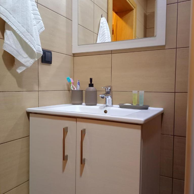 Modern Lux Apartment H8 at Milmari Resort - Apartment with Mountain View - 18