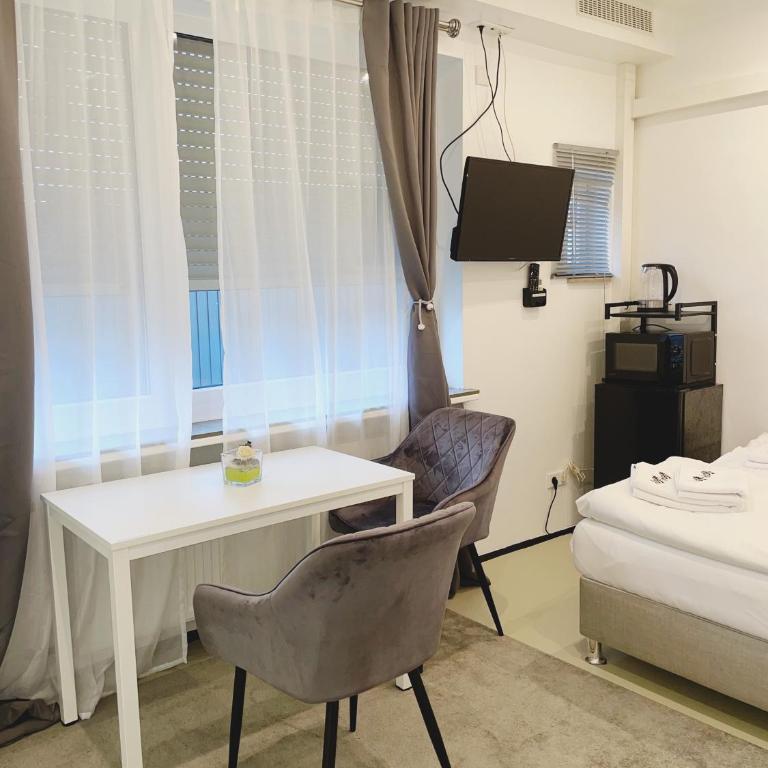 StayStay Guesthouse I 24 Hours Check-In - Habitación Doble con baño privado externo - 14