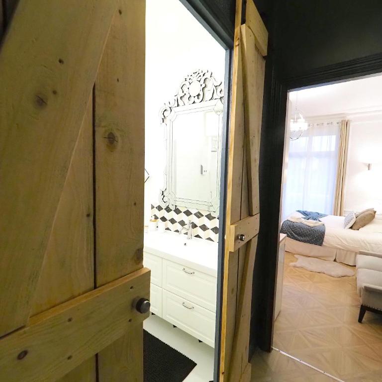 LE PALAIS DES PARCS - Chic - Centre Ville - Face au Parc - Appartement 1 Chambre - 12