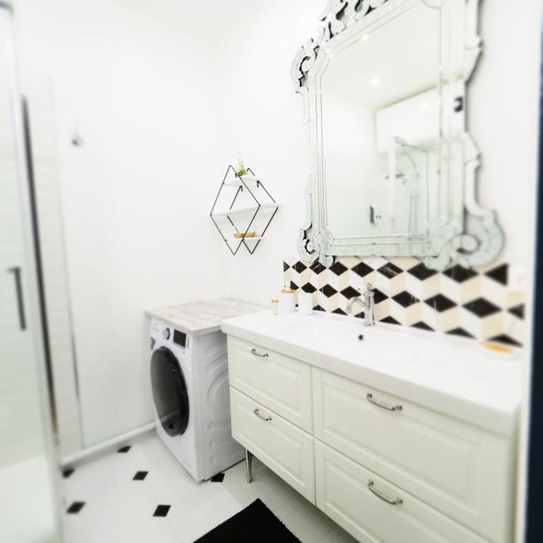 LE PALAIS DES PARCS - Chic - Centre Ville - Face au Parc - Appartement 1 Chambre - 2