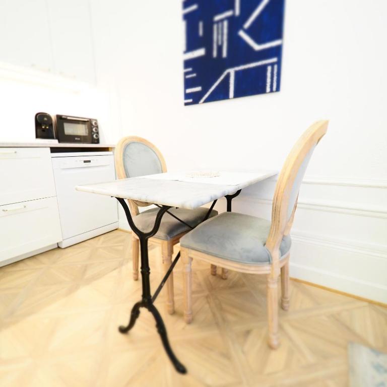 LE PALAIS DES PARCS - Chic - Centre Ville - Face au Parc - Appartement 1 Chambre - 18