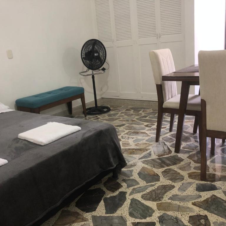 Apartamento cómodo en laureles , céntrico y bien ubicado Apto 301 - Two-Bedroom Apartment - 31