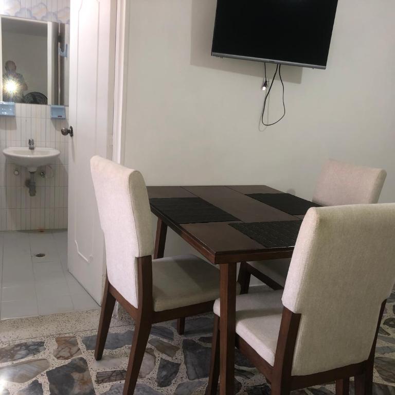 Apartamento cómodo en laureles , céntrico y bien ubicado Apto 301 - Two-Bedroom Apartment - 7