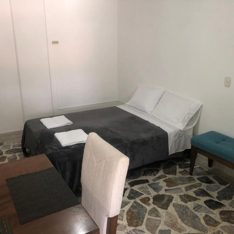Apartamento cómodo en laureles , céntrico y bien ubicado Apto 301 - Two-Bedroom Apartment - 27