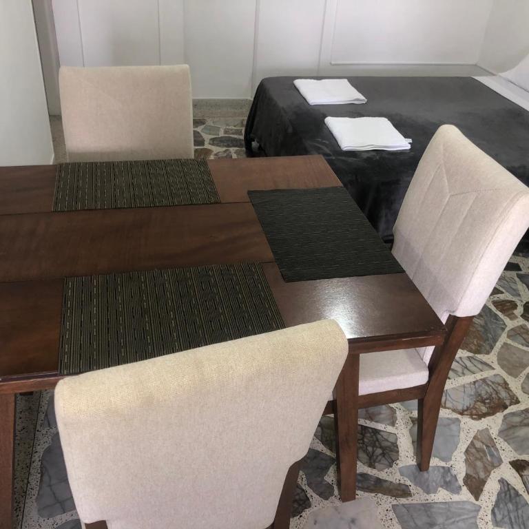 Apartamento cómodo en laureles , céntrico y bien ubicado Apto 301 - Two-Bedroom Apartment - 10