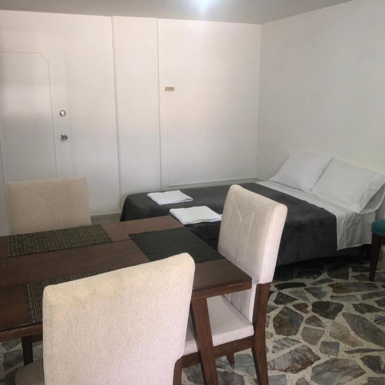 Apartamento cómodo en laureles , céntrico y bien ubicado Apto 301 - Two-Bedroom Apartment - 8