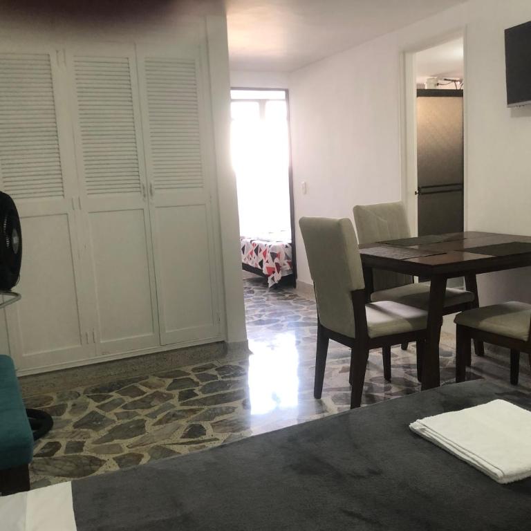 Apartamento cómodo en laureles , céntrico y bien ubicado Apto 301 - Two-Bedroom Apartment - 18