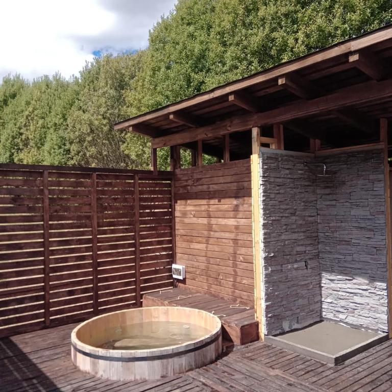 PARCELA DE AGRADO CON PISCINA LAGO RANCO todas las instalaciones con uso exclusivo capacidad 20 personas - Casa de 6 dormitorios - 72