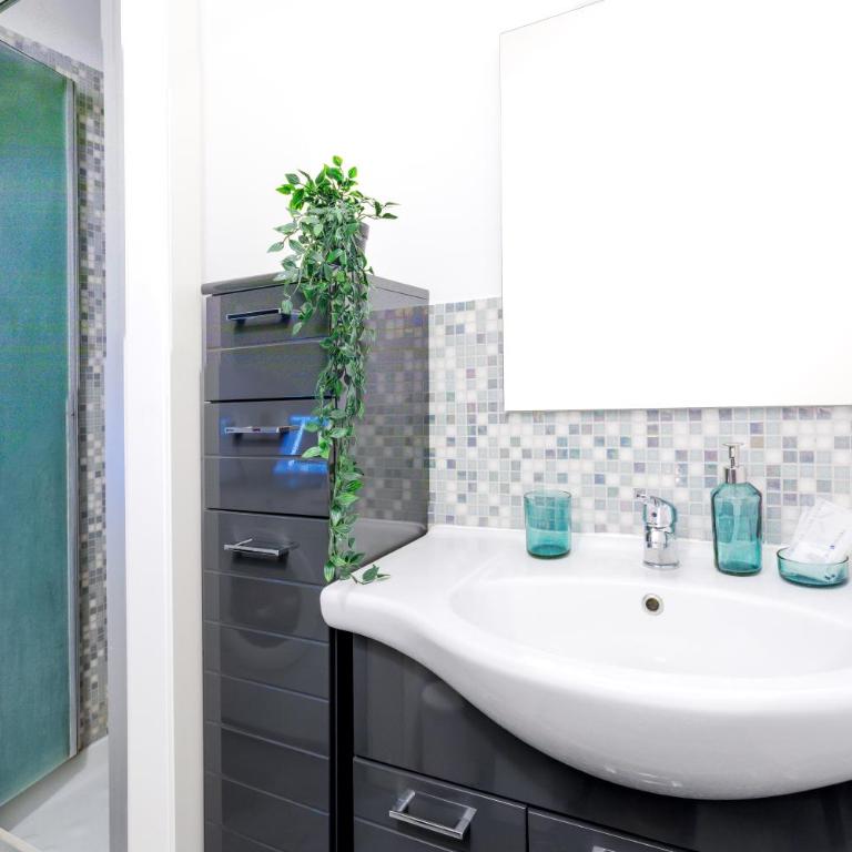 [Porta Venezia • Duomo] Wi-Fi • Netflix • Metro - One-Bedroom Apartment - 15