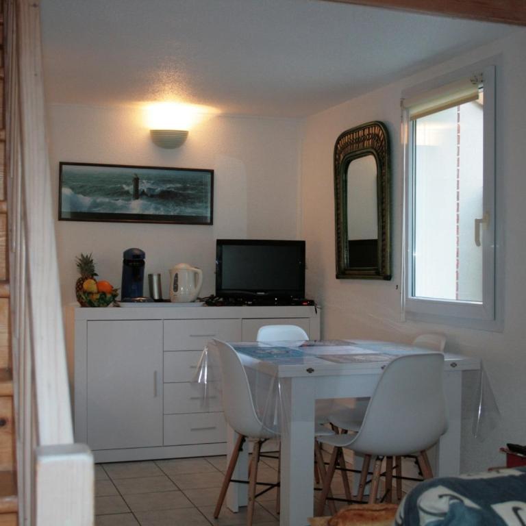 Maison de Vacances à La Tranche-sur-Mer avec Piscine, à 350m de la Plage, 4 Couchages - FR-1-22-170 - Holiday Home (4 Adults) - 2
