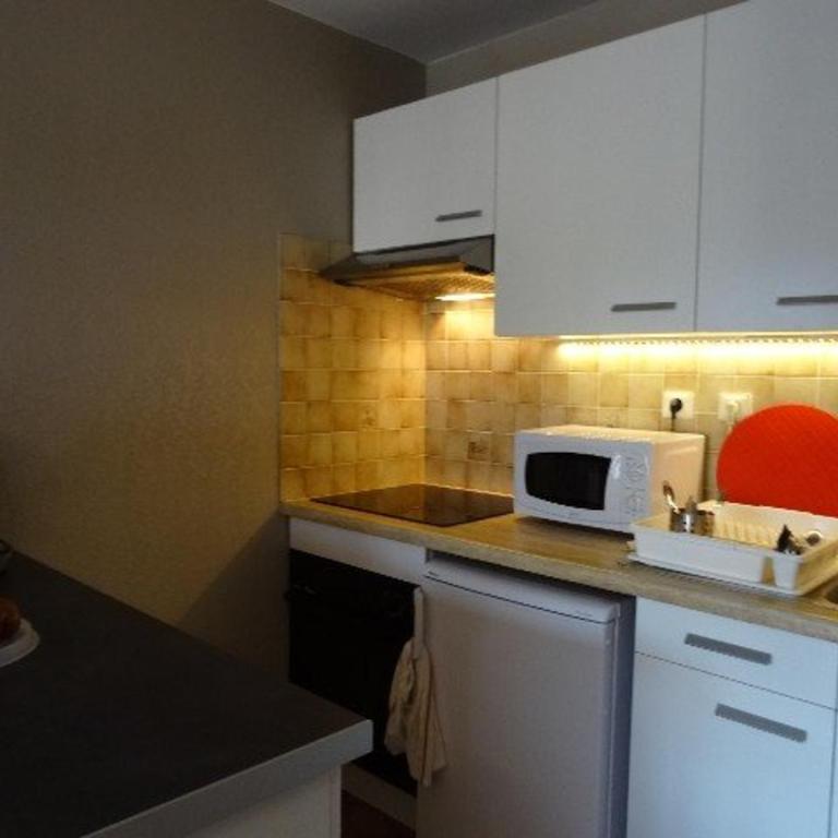Hyères Port : T2 avec Loggia, WIFI, Parking, Climatisation, 4 Pers., Proche Plaisance - FR-1-335-164 - Apartment - 3