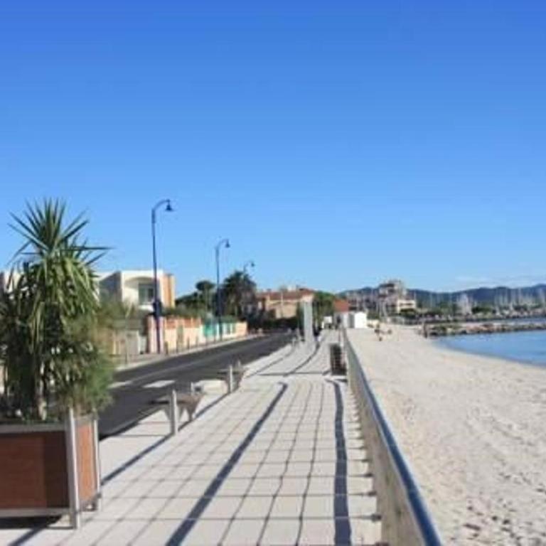 Hyères Port : T2 avec Loggia, WIFI, Parking, Climatisation, 4 Pers., Proche Plaisance - FR-1-335-164 - Apartment - 6