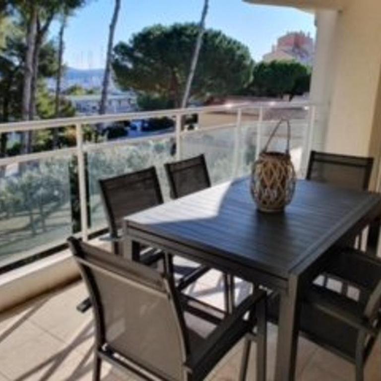 Appartement spacieux à Hyères avec piscine, climatisation et Wi-Fi - FR-1-335-156 - Apartment - 1