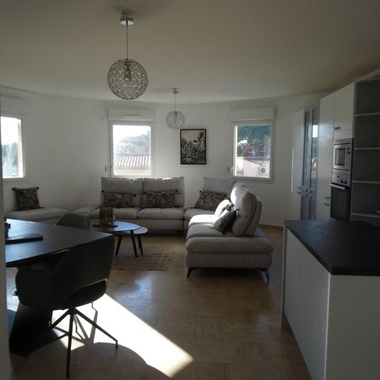 Appartement spacieux à Hyères avec piscine, climatisation et Wi-Fi - FR-1-335-156 - Apartment - 6