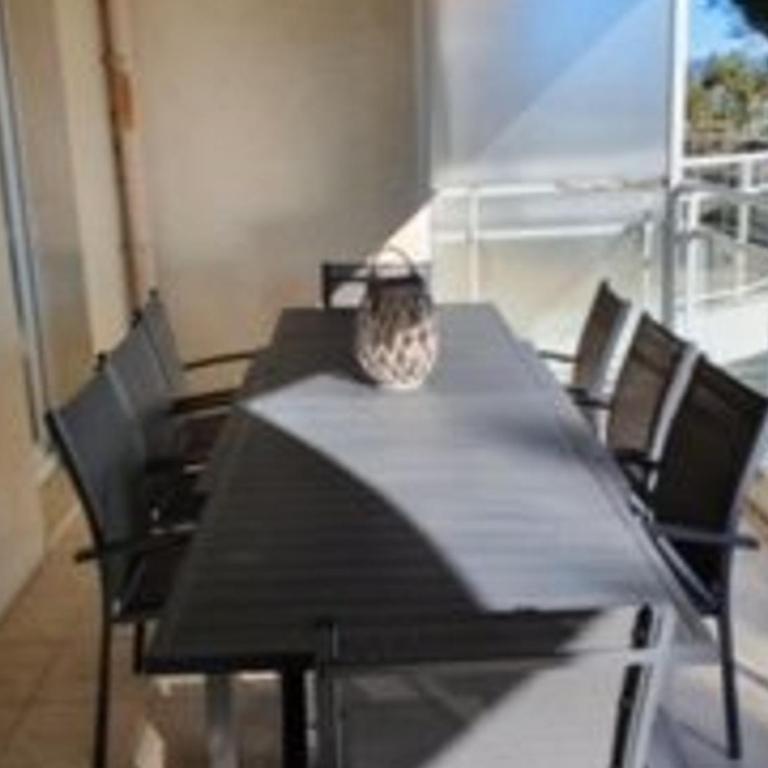 Appartement spacieux à Hyères avec piscine, climatisation et Wi-Fi - FR-1-335-156 - Apartment - 12