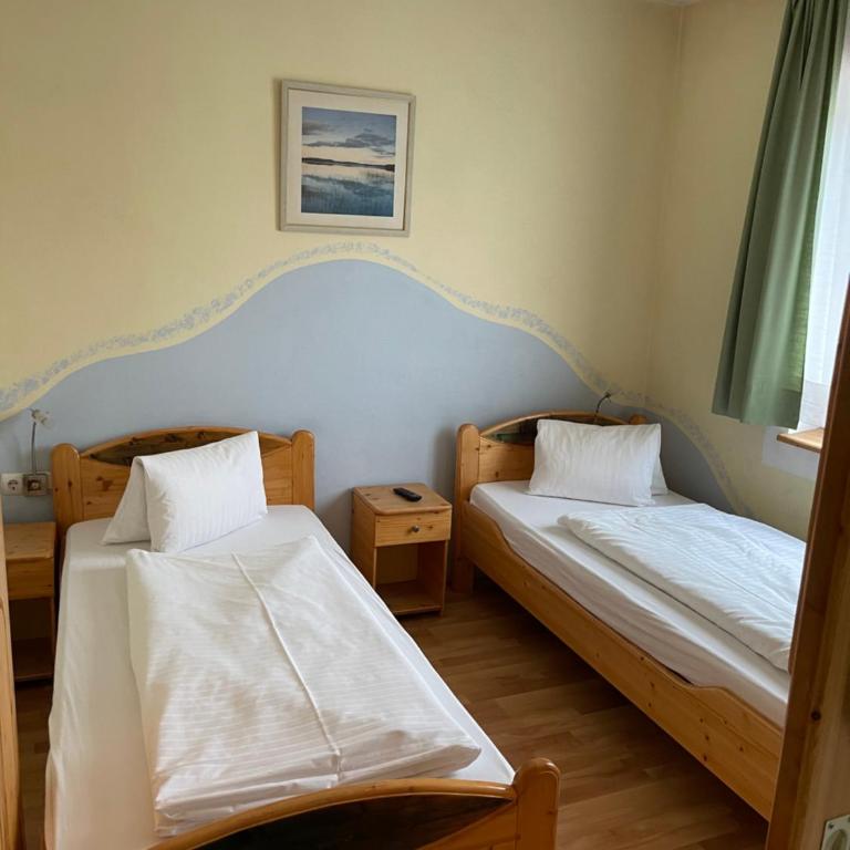 Waldrestaurant VIDA - Dreibettzimmer mit Dusche - 9