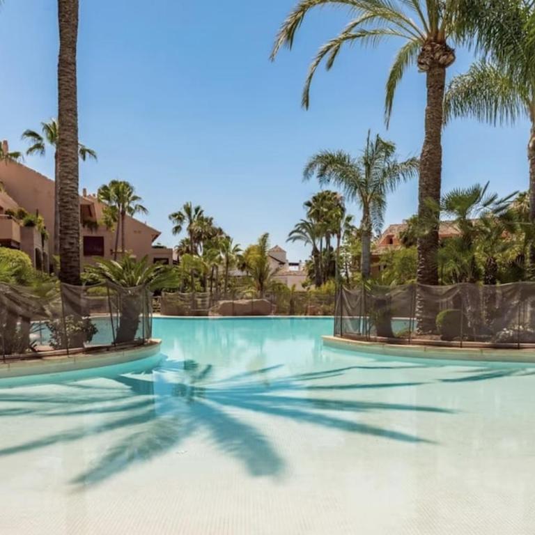 Beautiful 5 * Penthouse very near the beach - Three-Bedroom Apartment - 1