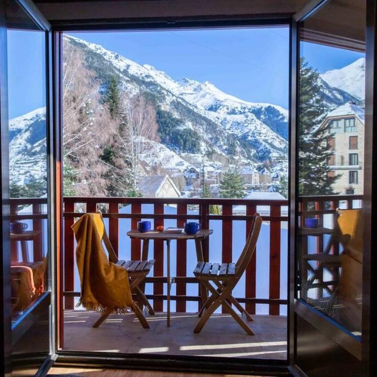 Tebarray ☆ Increíbles vistas, terraza y garaje · Pirineos360 - Two-Bedroom Apartment - 1
