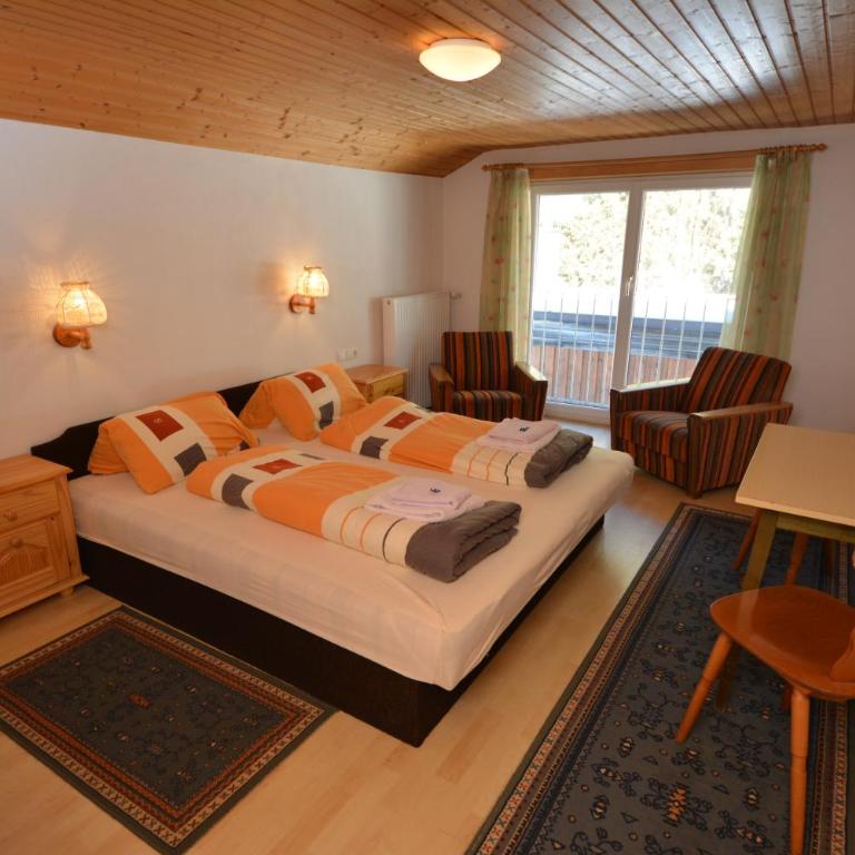 Haus Rudigier by Châtel Reizen - Doppel- oder Zweibettzimmer mit Gemeinschaftsbad - 2