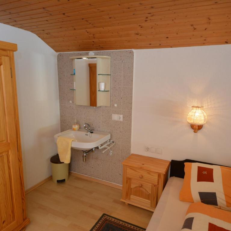 Haus Rudigier by Châtel Reizen - Doppel- oder Zweibettzimmer mit Gemeinschaftsbad - 4