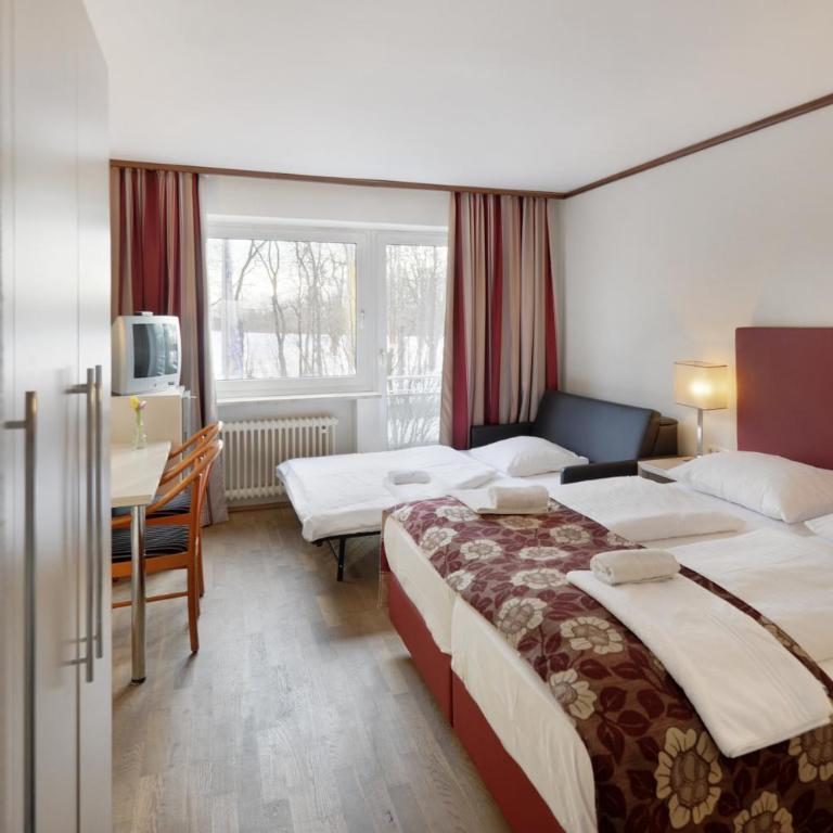 Ambassador Parkhotel - Dreibettzimmer - 1