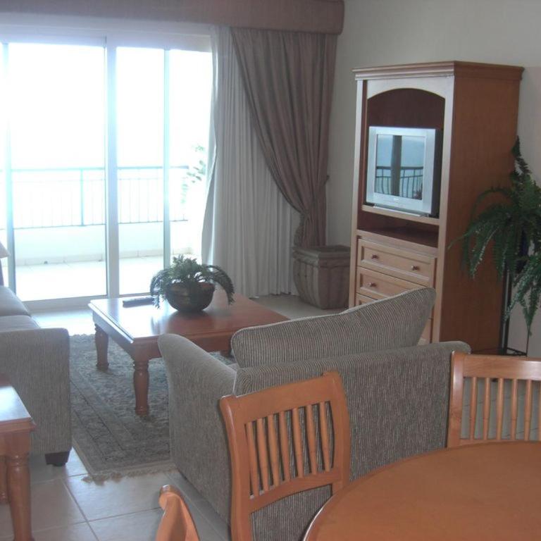 5 Star Playa Royale 2 Bedrooms on the 6th floor ask about our other PRR condos - Apartamento - 15