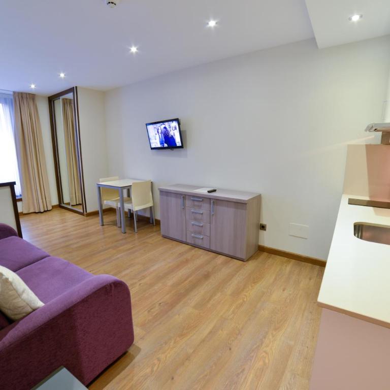 Apartamentos Turísticos Llanes - Studio with Balcony - 8