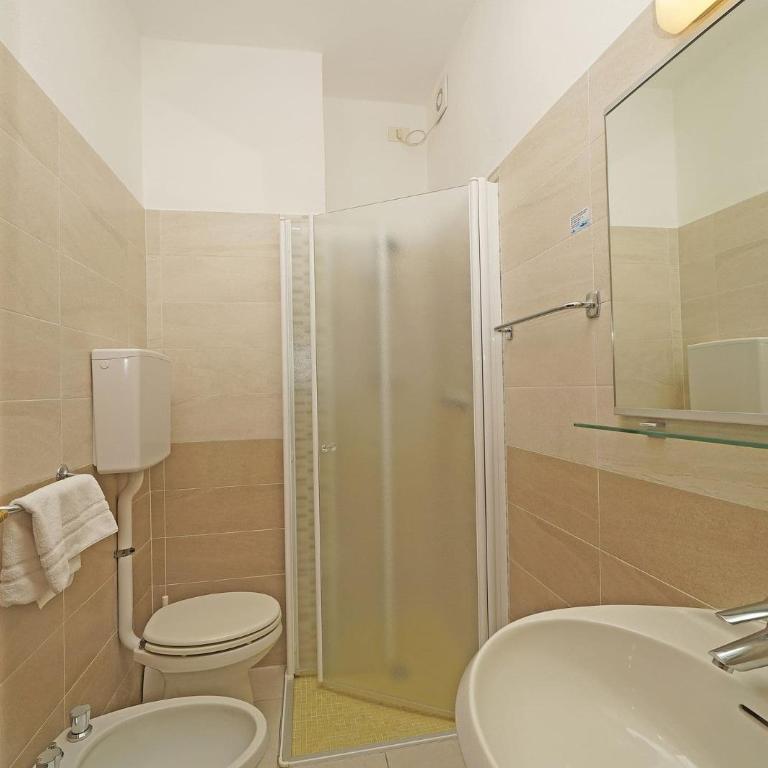 Residence Arca - Appartamento con 2 Camere da Letto e Vista Lago - 16
