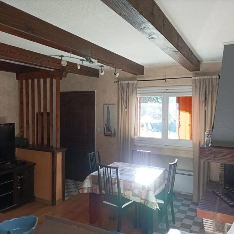 Joli 3 pièces au calme - Appartement 2 Chambres - 13