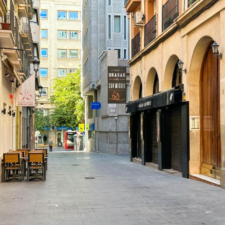Elegante apartamento a unos pasos de la Rambla. - Two-Bedroom Apartment - 40