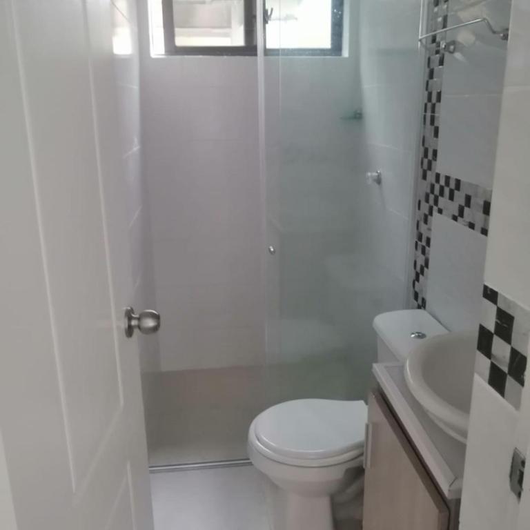 HERMOSO Apartamento con piscina y cerca a PLAYA. - Two-Bedroom Apartment - 8