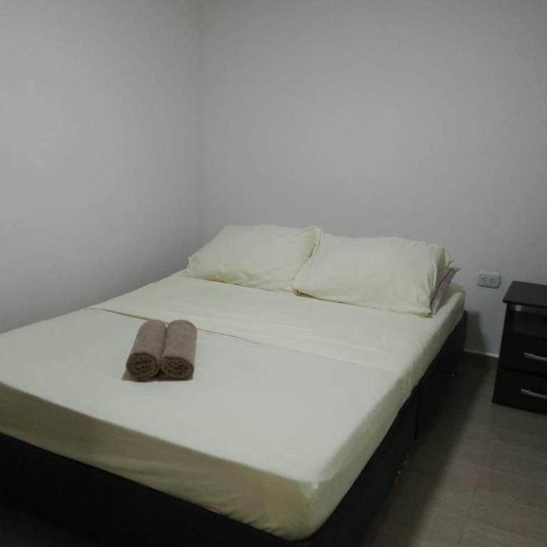 HERMOSO Apartamento con piscina y cerca a PLAYA. - Two-Bedroom Apartment - 9