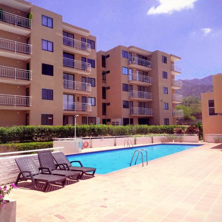 HERMOSO Apartamento con piscina y cerca a PLAYA. - Two-Bedroom Apartment - 11
