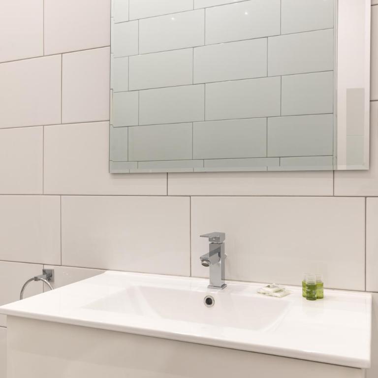 Acogedor y Comodo apartamento Madrid A/C - Two-Bedroom Apartment - 9