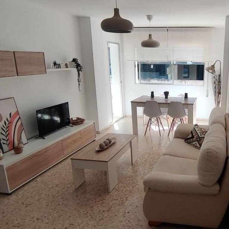 Amplio apartamento junto a la Playa Victoria - Apartamento de 3 dormitorios - 1