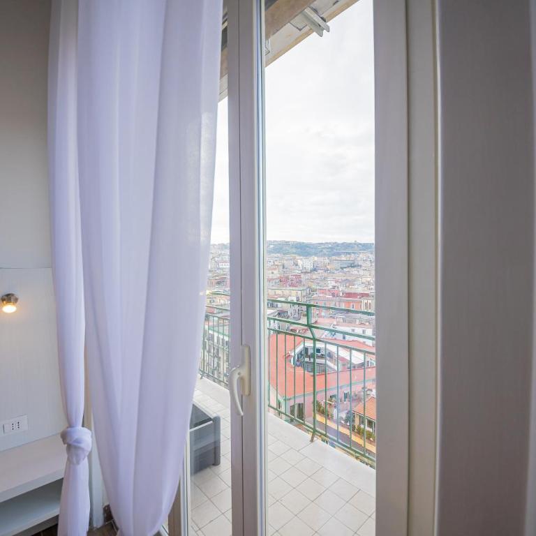 Nel Cuore di Parthenope - Suite con Vasca Idromassaggio e Vista Città - 17