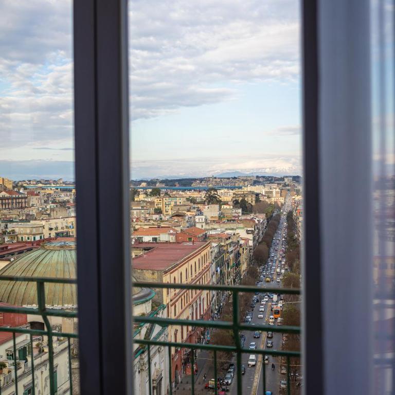 Nel Cuore di Parthenope - Camera Tripla Deluxe con Vista Città - 6