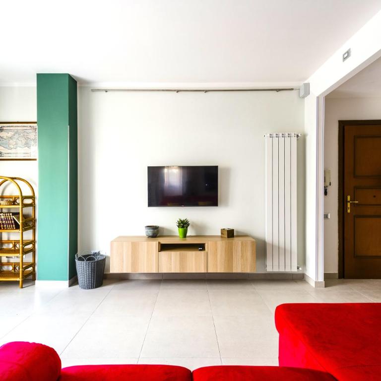 Hostly - Cisanello Suite Apartment - Light and Colors - Two-Bedroom Apartment - 3