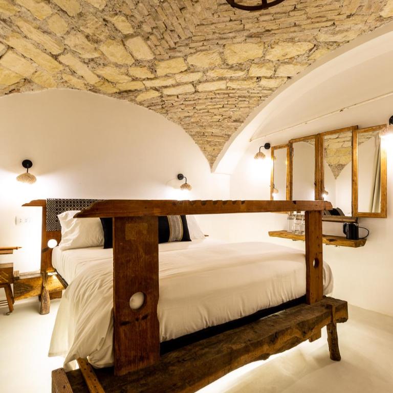 Crobi Museum and Suites - Small Double Room - 1