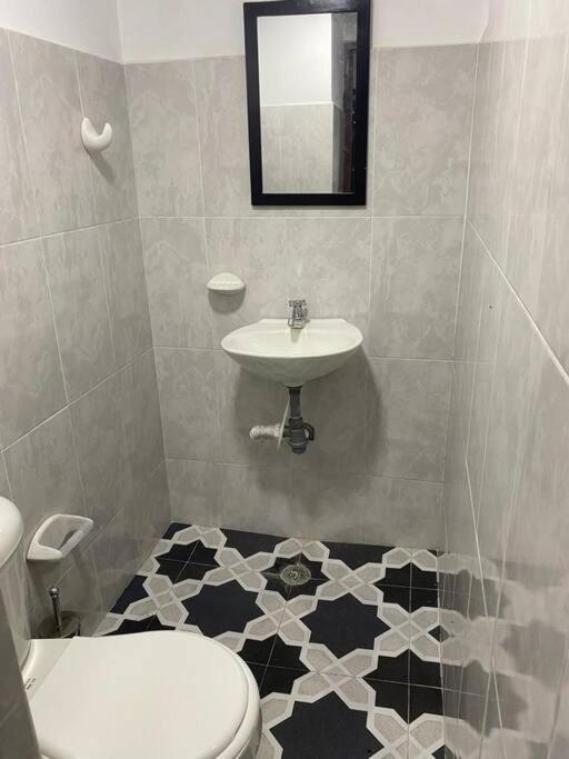 ALOJAMIENTO CON PARQUEO CERCA A LA BASÍLICA - Apartamento de 3 dormitorios - 12