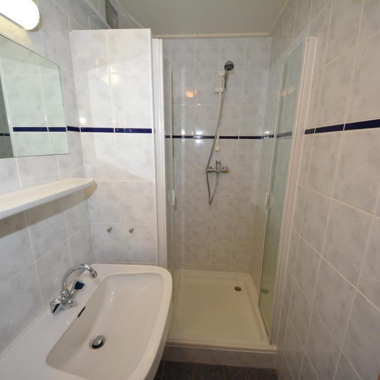 Haus Irmgard by Châtel Reizen - Dreibettzimmer mit eigenem Bad - 11