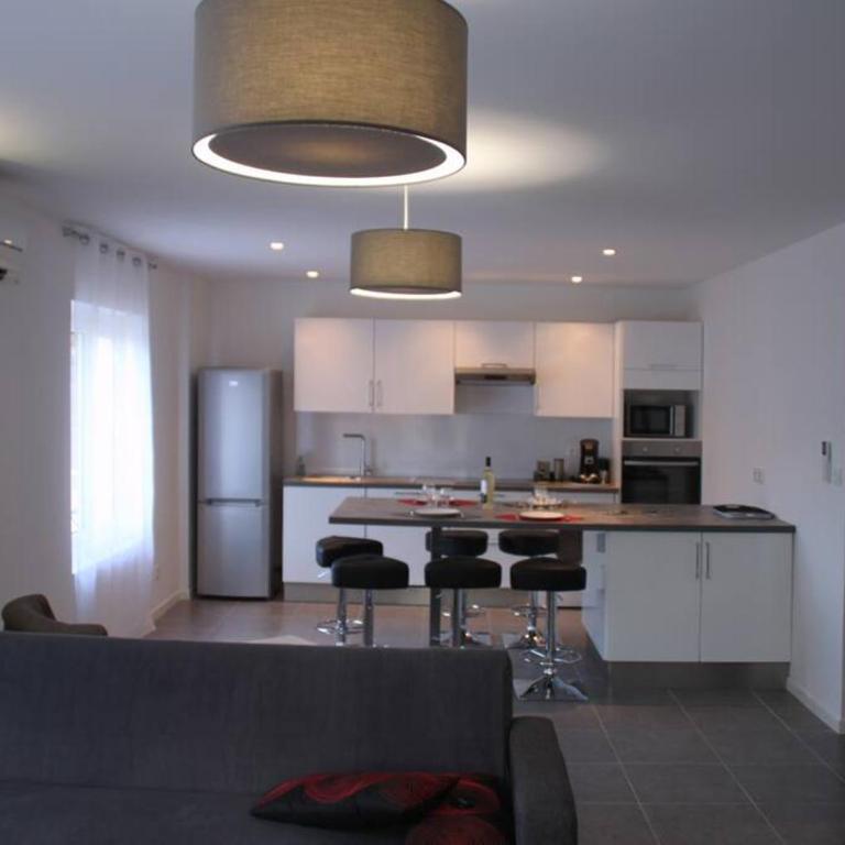 Appart dans maison 2 km de la plage - Maison 2 Chambres - 1