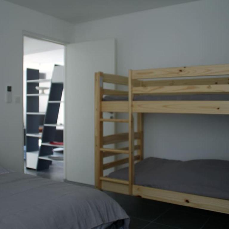 Appart dans maison 2 km de la plage - Maison 2 Chambres - 42