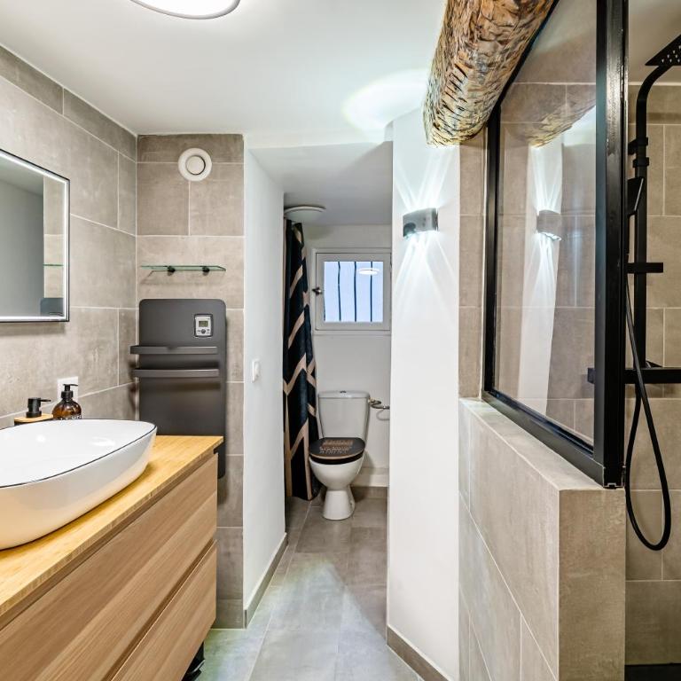 ROCHE : 3 Chambres,6 personnes, bien équipé, déco+ - Appartamento con 3 Camere da Letto - 5