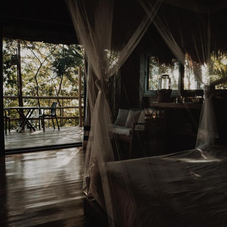 BOA BOA Bacalar - Bungalow con vistas al lago - 1 cama grande y ventilador - 6