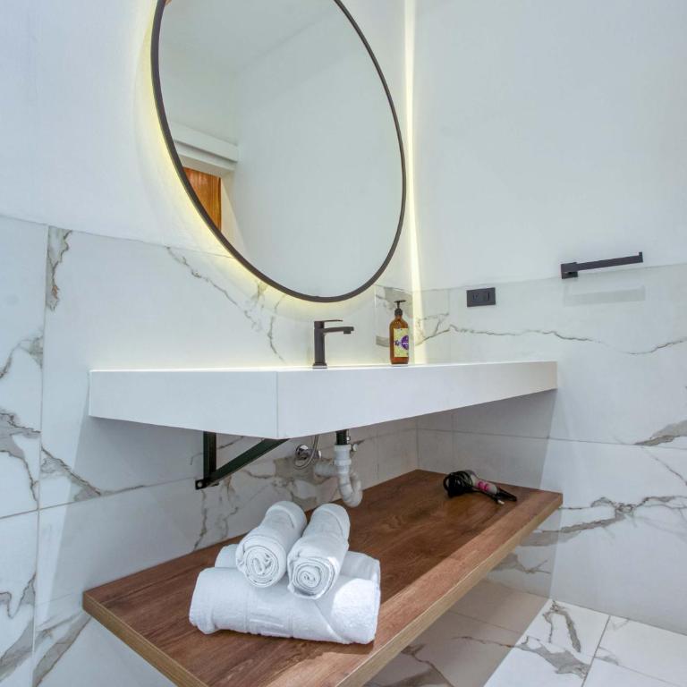 Wanderlot - Hotel Plaza Central - Habitación Doble Deluxe con bañera - 15