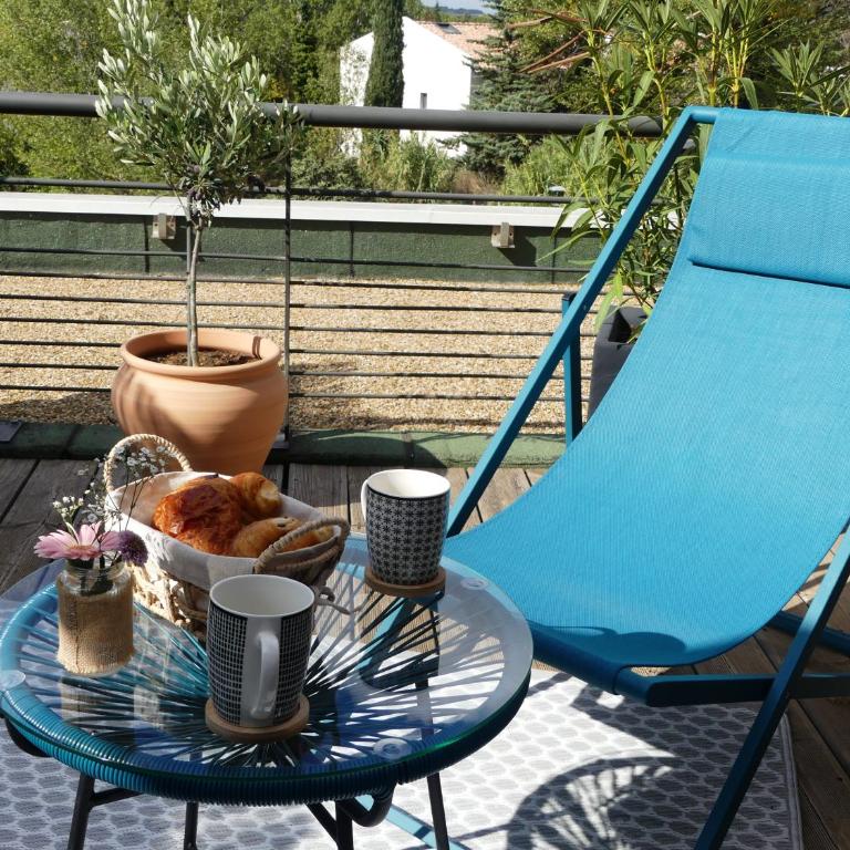 Studio Nuitée en Provence 2 - Studio - Vue sur Piscine - 10